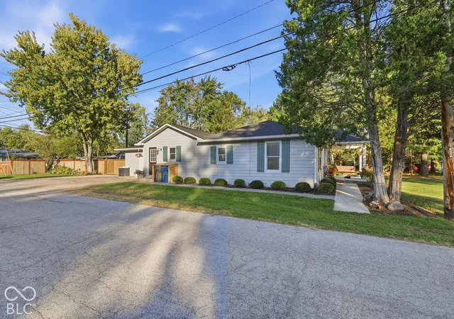 Photo 4 of Single family home for sale at 2064 Riviera, Indianapolis, IN 46260 | MLS# 22132949 | Listing updated on 2026-10-26