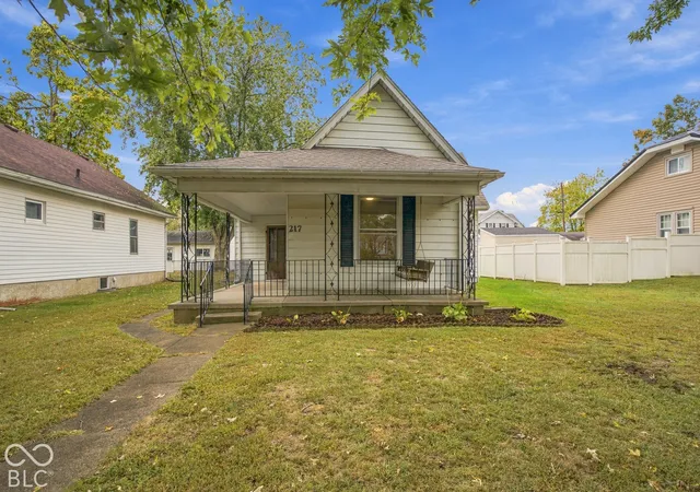 Photo 2 of Single family home for sale at 217 Emerson Dr, Seymour, IN 47274 | MLS# 22132952 | Listing updated on 2026-10-26