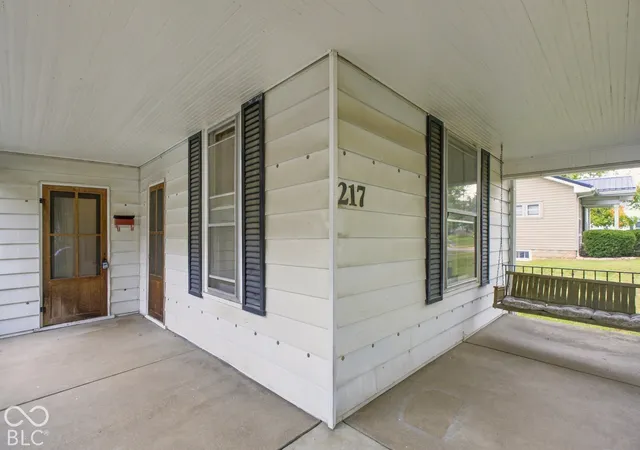 Photo 3 of Single family home for sale at 217 Emerson Dr, Seymour, IN 47274 | MLS# 22132952 | Listing updated on 2026-10-26