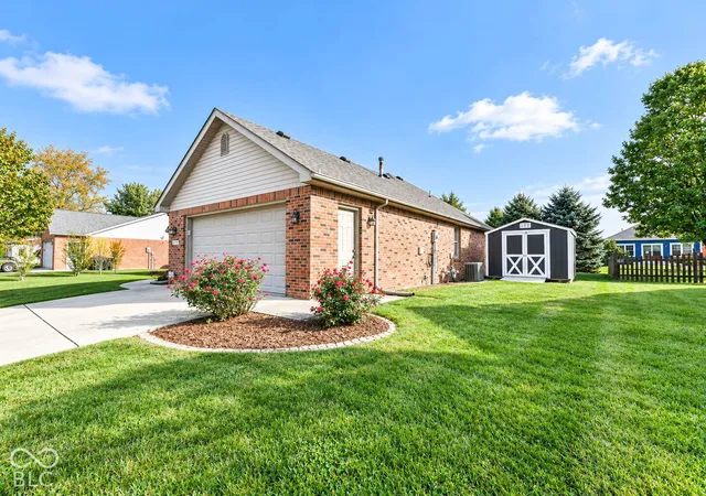 Photo 2 of Single family home for sale at 3086 Oakmont Dr, Lapel, IN 46051 | MLS# 22132958 | Listing updated on 2026-10-30