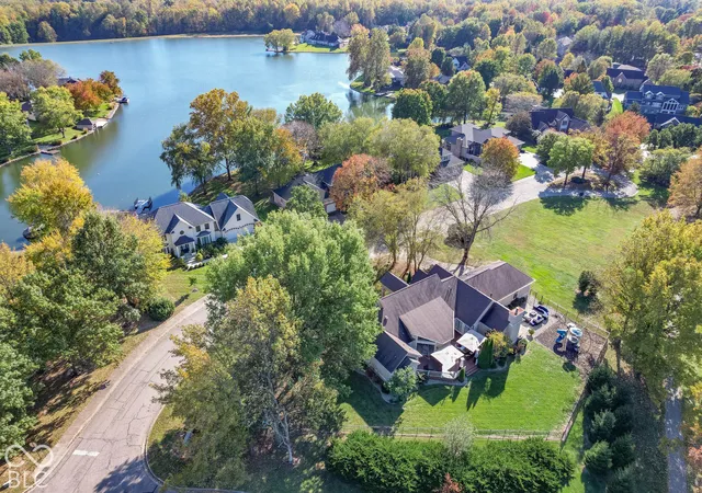 Photo 1 of Single family home for sale at 800 Shoreview Ct, Columbus, IN 47201 | MLS# 22132959 | Listing updated on 2026-10-29