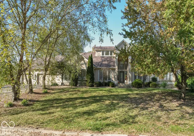 Photo 1 of Single family home for sale at 800 Shoreview Ct, Columbus, IN 47201 | MLS# 22132959 | Listing updated on 2026-10-29