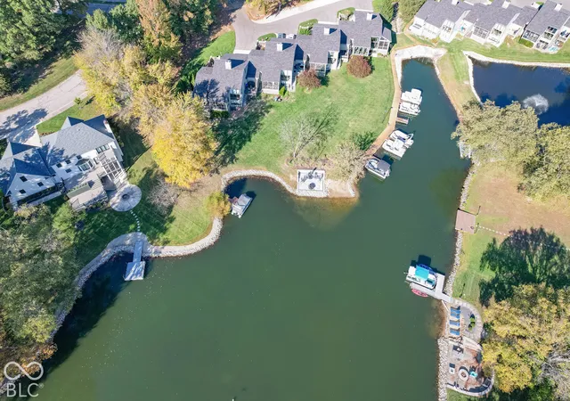Photo 2 of Single family home for sale at 800 Shoreview Ct, Columbus, IN 47201 | MLS# 22132959 | Listing updated on 2026-10-29