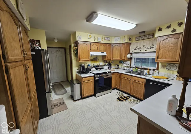 Photo 4 of Single family home for sale at 5807 Columbus Ave, Anderson, IN 46013 | MLS# 22132968 | Listing updated on 2026-10-22
