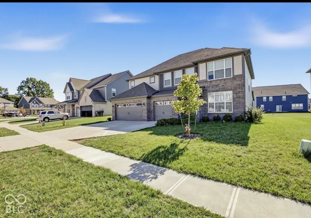 Photo 3 of Single family home for sale at 929 Garrison Dr, Greenwood, IN 46143 | MLS# 22132971 | Listing updated on 2026-10-22