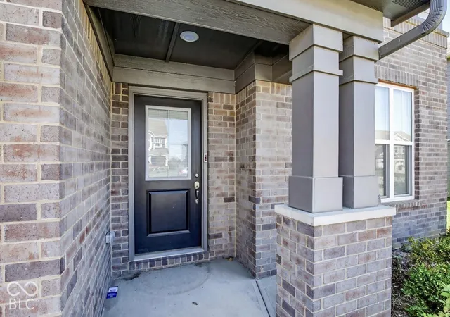 Photo 4 of Single family home for sale at 929 Garrison Dr, Greenwood, IN 46143 | MLS# 22132971 | Listing updated on 2026-10-22