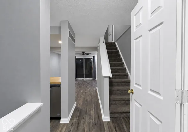 Photo 4 of Condo for sale at 9471 Timber View Dr, Indianapolis, IN 46250 | MLS# 22133009 | Listing updated on 2026-10-22