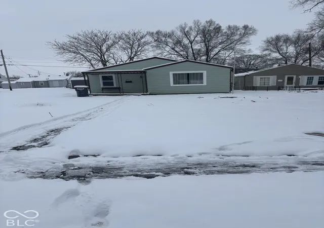 Single family home for sale at 401 Elva St, Anderson, IN 46013 | MLS# 22133013