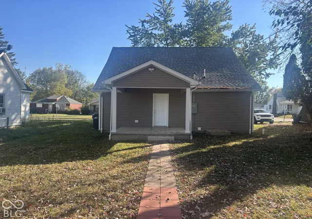 Photo 1 of Single family home for sale at 404 W Broadway, Alexandria, IN 46001 | MLS# 22133014 | Listing updated on 2026-10-26