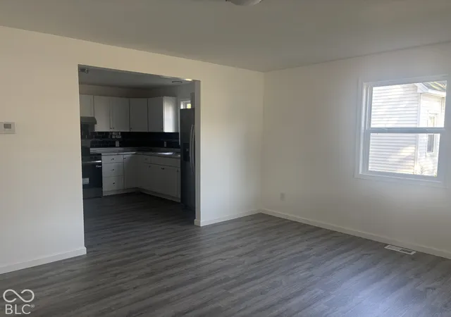 Photo 3 of Single family home for sale at 404 W Broadway, Alexandria, IN 46001 | MLS# 22133014 | Listing updated on 2026-10-26