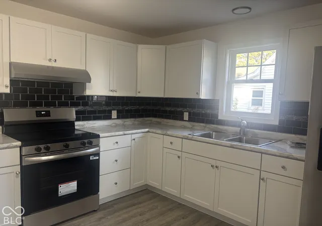 Photo 4 of Single family home for sale at 404 W Broadway, Alexandria, IN 46001 | MLS# 22133014 | Listing updated on 2026-10-26