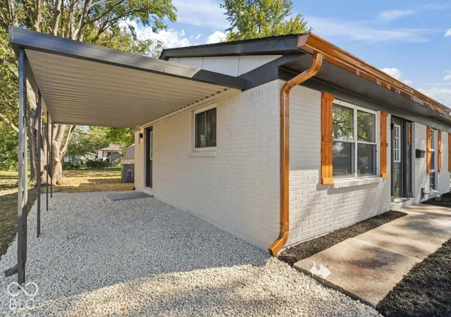 Photo 3 of Single family home for sale at 2927 Caroline Ave, Indianapolis, IN 46218 | MLS# 22133017 | Listing updated on 2026-10-28