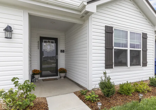 Photo 2 of Single family home for sale at 4809 Amber Wood Ln, Indianapolis, IN 46235 | MLS# 22133019 | Listing updated on 2026-10-25