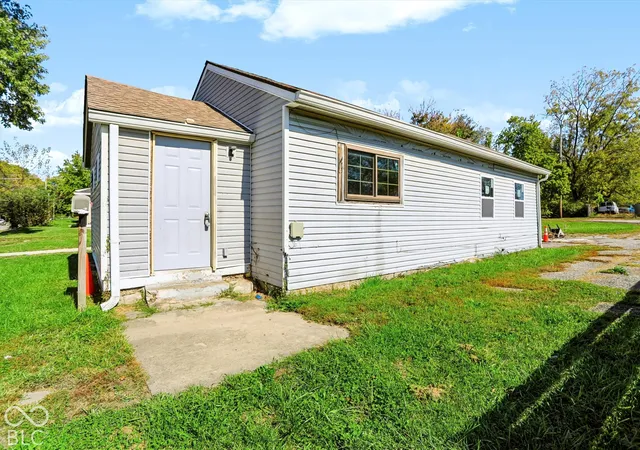 Photo 2 of Sale Pending at 2621 N Chester Ave, Indianapolis, IN 46218 | MLS# 22133033 | Listing updated on 2026-10-27