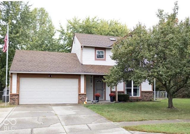 Photo 1 of Single family home for sale at 210 Rolling Ridge Rd, Shelbyville, IN 46176 | MLS# 22133044 | Listing updated on 2026-10-23