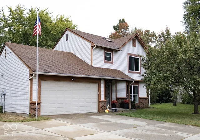 Photo 1 of Single family home for sale at 210 Rolling Ridge Rd, Shelbyville, IN 46176 | MLS# 22133044 | Listing updated on 2026-10-23