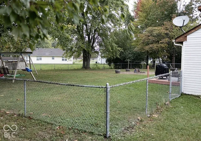 Photo 2 of Single family home for sale at 210 Rolling Ridge Rd, Shelbyville, IN 46176 | MLS# 22133044 | Listing updated on 2026-10-23