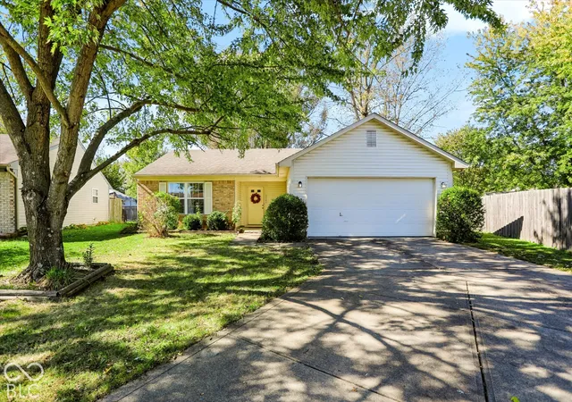 Photo 3 of Single family home for sale at 6148 Long River Ln, Indianapolis, IN 46221 | MLS# 22133049 | Listing updated on 2026-10-24