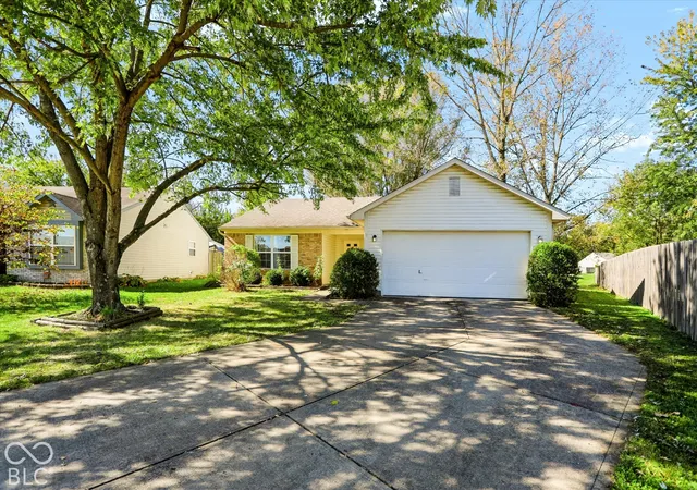 Photo 3 of Single family home for sale at 6148 Long River Ln, Indianapolis, IN 46221 | MLS# 22133049 | Listing updated on 2026-10-24