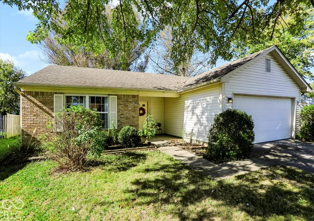 Photo 4 of Single family home for sale at 6148 Long River Ln, Indianapolis, IN 46221 | MLS# 22133049 | Listing updated on 2026-10-24