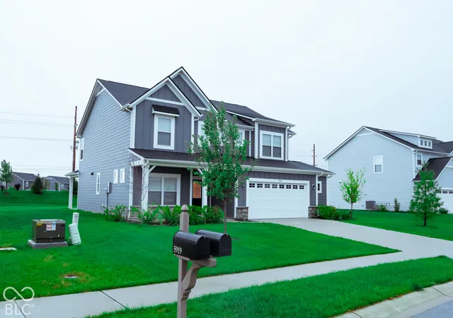 Photo 2 of Single family home for sale at 5905 Fair Oak Cir, Brownsburg, IN 46112 | MLS# 22133065 | Listing updated on 2026-10-24