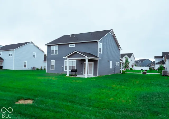Photo 4 of Single family home for sale at 5905 Fair Oak Cir, Brownsburg, IN 46112 | MLS# 22133065 | Listing updated on 2026-10-24
