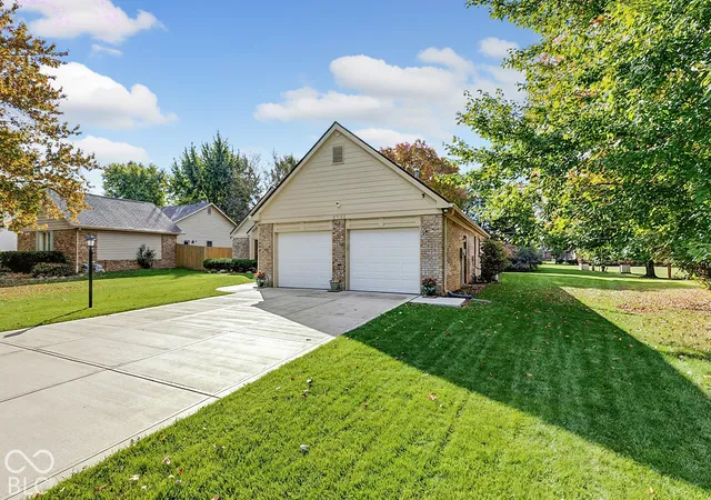Photo 3 of Single family home for sale at 8111 Bay Brk Dr, Indianapolis, IN 46256 | MLS# 22133071 | Listing updated on 2026-10-27