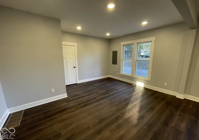 Photo 4 of Single family home for sale at 309 W 2nd Street, Veedersburg, IN 47987 | MLS# 22133082 | Listing updated on 2026-10-25