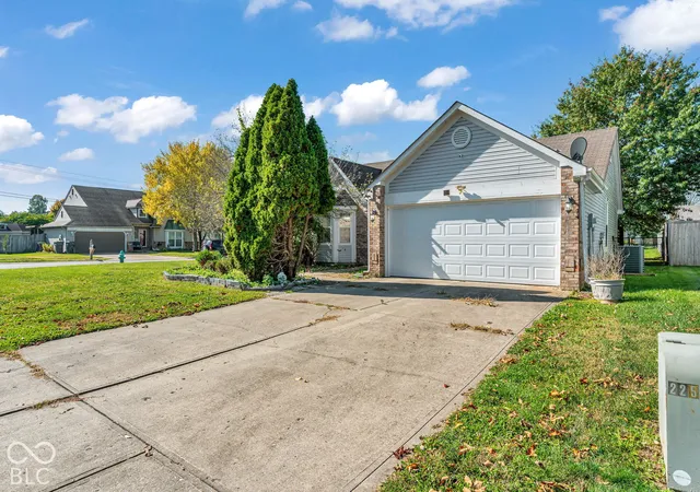 Photo 1 of Single family home for sale at 5546 Foxtail Ct, Indianapolis, IN 46221 | MLS# 22133095 | Listing updated on 2026-10-25