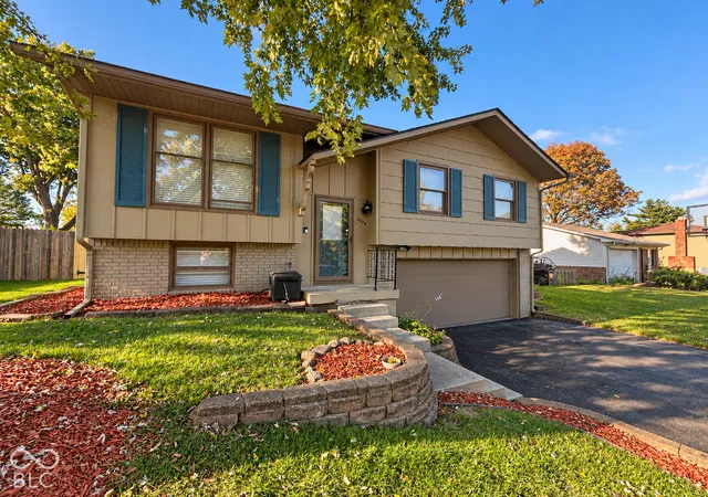 Photo 2 of Single family home for sale at 5524 Dollar Hide S Dr, Indianapolis, IN 46221 | MLS# 22133103 | Listing updated on 2026-10-24
