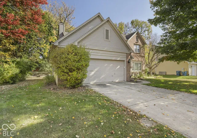Photo 1 of Single family home for sale at 10331 Foxwood Dr W, Carmel, IN 46280 | MLS# 22133109 | Listing updated on 2026-10-31