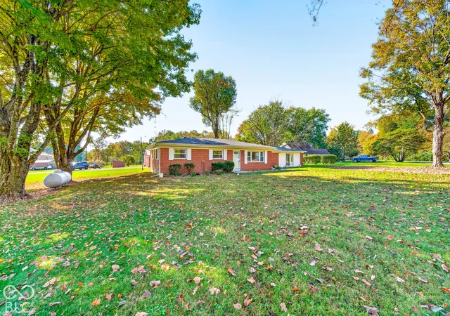 Photo 2 of Single family home for sale at 5411 W Ohio Ridge Rd, Columbus, IN 47201 | MLS# 22133110 | Listing updated on 2026-10-26