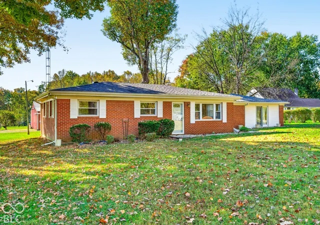 Photo 3 of Single family home for sale at 5411 W Ohio Ridge Rd, Columbus, IN 47201 | MLS# 22133110 | Listing updated on 2026-10-26