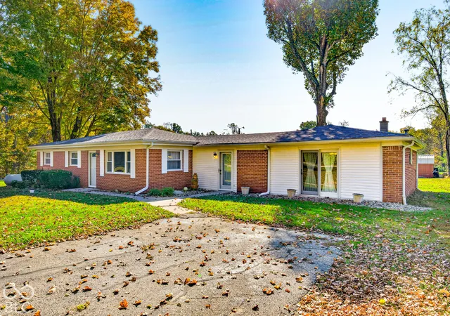 Photo 4 of Single family home for sale at 5411 W Ohio Ridge Rd, Columbus, IN 47201 | MLS# 22133110 | Listing updated on 2026-10-26