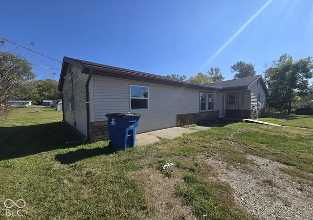Photo 3 of Single family home for sale at 302 E Neal St, Jasonville, IN 47438 | MLS# 22133115 | Listing updated on 2026-10-27