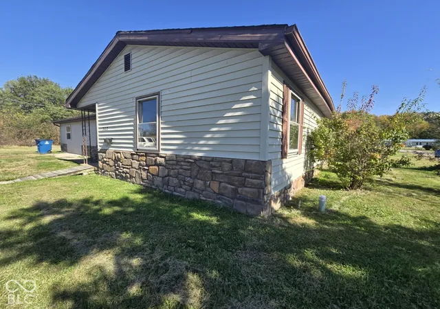 Photo 4 of Single family home for sale at 302 E Neal St, Jasonville, IN 47438 | MLS# 22133115 | Listing updated on 2026-10-27