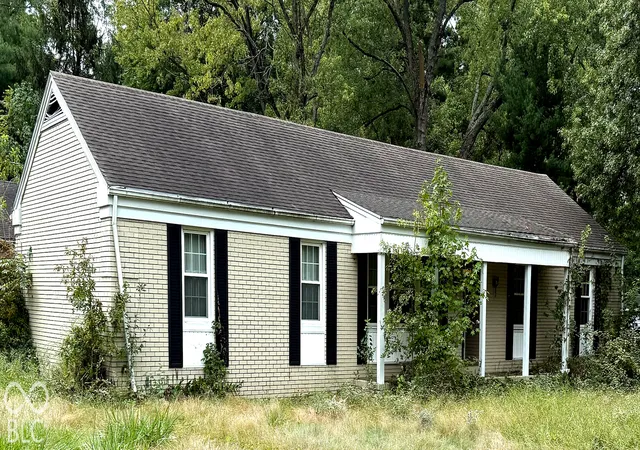 Photo 1 of Sale Pending at 205 E Forest Acres Dr, Brazil, IN 47834 | MLS# 22133138 | Listing updated on 2026-10-26