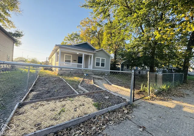 Photo 3 of Single family home for sale at 2846 Highland Pl, Indianapolis, IN 46208 | MLS# 22133141 | Listing updated on 2026-10-24