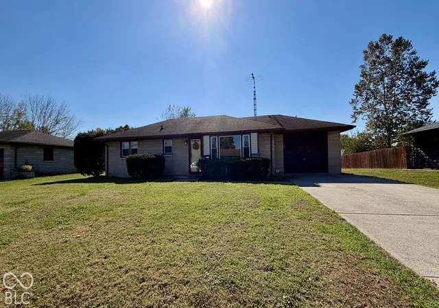 Photo 1 of Single family home for sale at 2635 15th Street, Columbus, IN 47201 | MLS# 22133147 | Listing updated on 2026-10-23