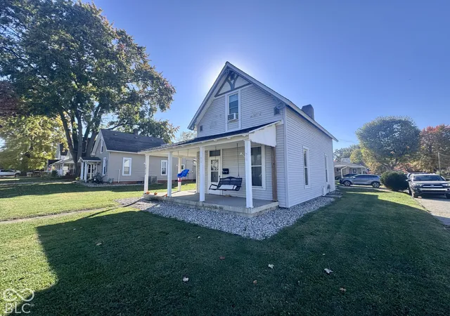 Photo 1 of Single family home for sale at 1015 W Market St, Crawfordsville, IN 47933 | MLS# 22133157 | Listing updated on 2026-10-24