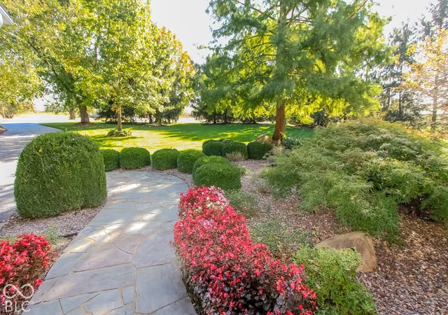 Photo 4 of Single family home for sale at 3094 S Honey Crk Rd, Greenwood, IN 46143 | MLS# 22133159 | Listing updated on 2026-10-27