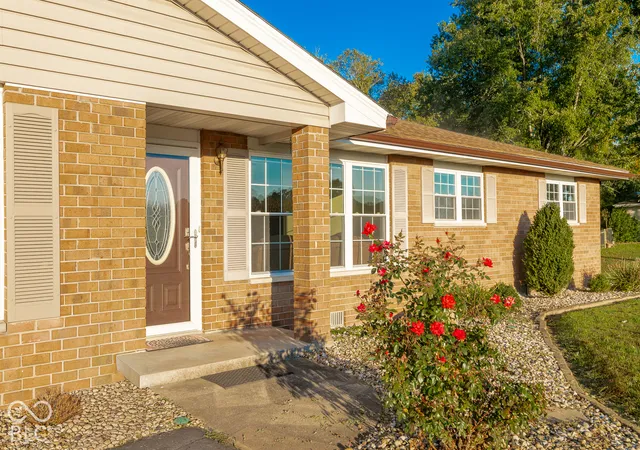 Photo 3 of Single family home for sale at 2898 S Jimtown Ln, Scottsburg, IN 47170 | MLS# 22133160 | Listing updated on 2026-10-23