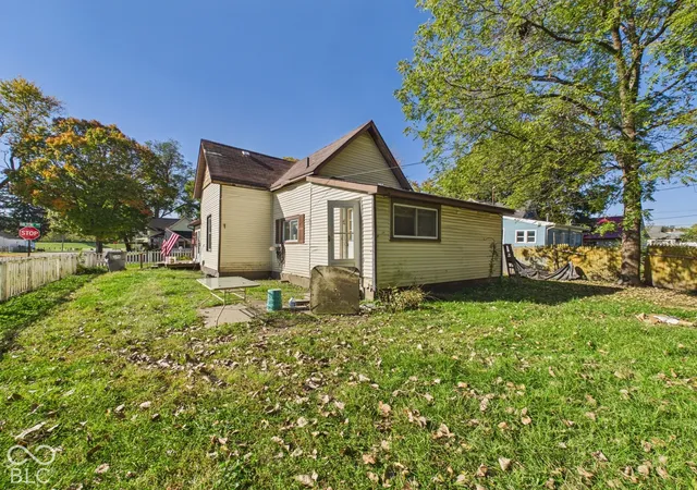 Photo 2 of Single family home for sale at 624 Milton Ave, Anderson, IN 46012 | MLS# 22133162 | Listing updated on 2026-10-25