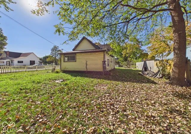 Photo 4 of Single family home for sale at 624 Milton Ave, Anderson, IN 46012 | MLS# 22133162 | Listing updated on 2026-10-25