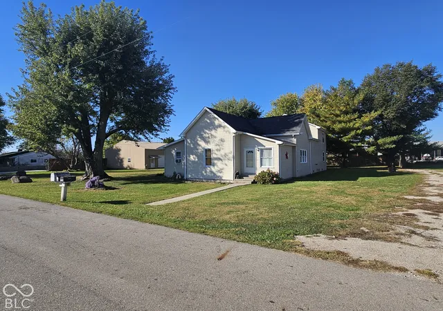 Photo 3 of Single family home for sale at 657 N 350 West, Shelbyville, IN 46176 | MLS# 22133165 | Listing updated on 2026-10-23