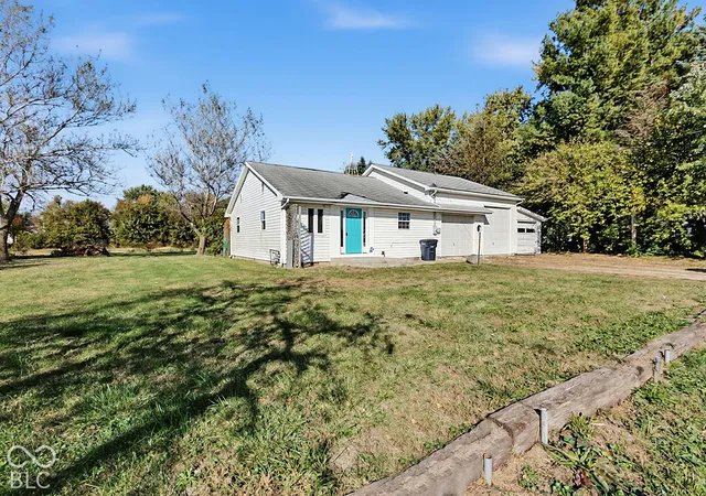 Photo 1 of Single family home for sale at 220 S D St, Elwood, IN 46036 | MLS# 22133172 | Listing updated on 2026-10-26