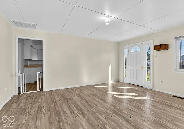 Photo 4 of Single family home for sale at 220 S D St, Elwood, IN 46036 | MLS# 22133172 | Listing updated on 2026-10-26