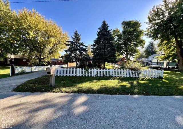 Photo 3 of Single family home for sale at 3311 S Tacoma Ave, Indianapolis, IN 46237 | MLS# 22133175 | Listing updated on 2026-10-23