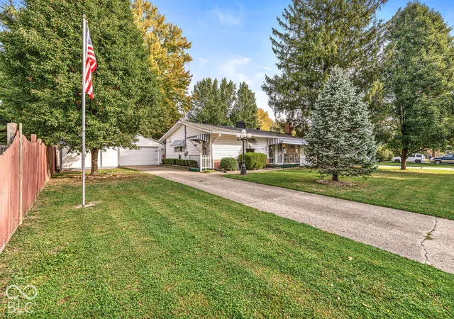 Photo 1 of Single family home for sale at 440 Hollybrook Dr, Whiteland, IN 46184 | MLS# 22133188 | Listing updated on 2026-10-29