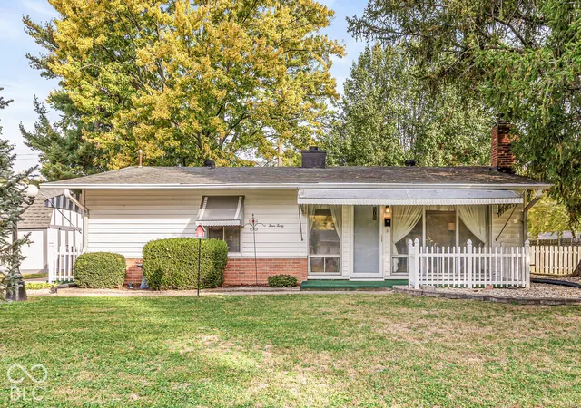 Photo 2 of Single family home for sale at 440 Hollybrook Dr, Whiteland, IN 46184 | MLS# 22133188 | Listing updated on 2026-10-29